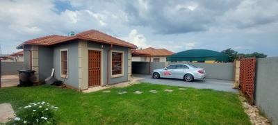 House For Sale in The Orchards, Akasia
